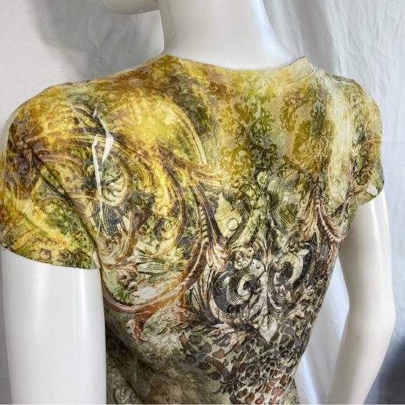 Dress Barn Women’s Fitted Y2K V-Neck Paper Thin Tee - Picture 4 of 7